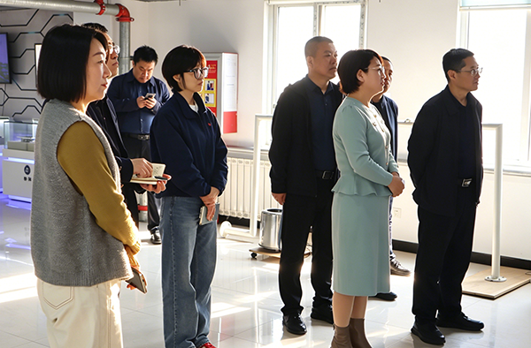 刘秀英总经理接待来访领导